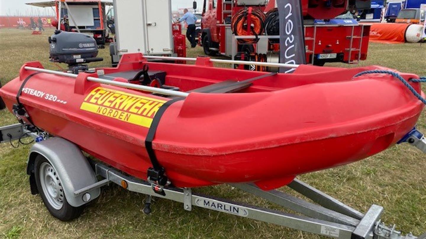 Steady 320 Rettungs- und Feuerwehrboot